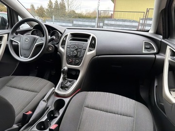 Opel Astra J Hatchback 5d 1.4 Twinport ECOTEC 100KM 2012 Opel Astra TYLKO125tyśkm SELECTION 2012 Klima 5D ZADBANA 1.4 Zwykła Benzyna, zdjęcie 13