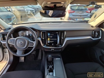 Volvo V60 II  2022 Volvo V60 2,0 B3 mild hybrid 163KM panorama navi elektryka led hak alu opl, zdjęcie 11