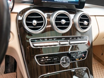 Mercedes Klasa C W205 Coupe Facelifting 2.0 300 258KM 2019 MERCEDES-BENZ C Klasa C 300 9G-TRONIC 2.0 258KM 2019, zdjęcie 20