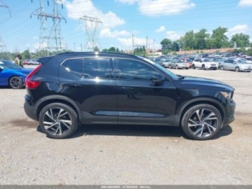Volvo XC40 Crossover 2.0 T5 247KM 2020 Volvo XC 40 2020 VOLVO XC40 T5 R-DESIGN 2.0 Benzyna 248KM, zdjęcie 3
