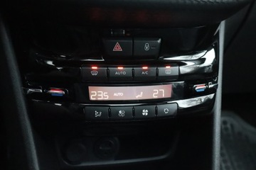 Peugeot 2008 I SUV Facelifting 1.2 PureTech 110KM 2016 Peugeot 2008 1.2 PureTech, Salon Polska, zdjęcie 14