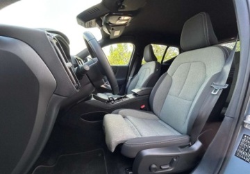Volvo XC40 Crossover Facelifting 2.0 B4 197KM 2022 Volvo XC 40 B4 Core R-Design Pack, Tempomat, Kamera, HK, Podgrzewane fotel, zdjęcie 6