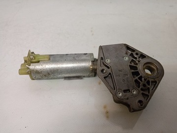 MOTOREK REGULACE SEDADLA SPOLUJEZDCE SKLONU OE AUDI A8 D3