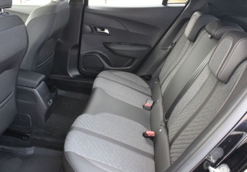 Peugeot 2008 II SUV Facelifting 1.2 PureTech 130KM 2024 Peugeot 2008 Allure Opcje EAT8 2024 Od RiA 1.2 Benzyna 130KM, zdjęcie 19