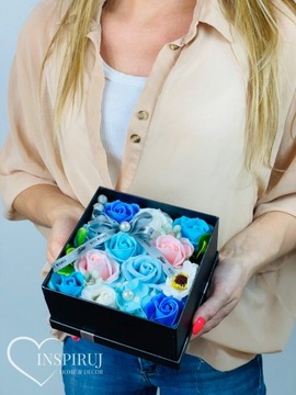 FLOWERBOX Z KWIATAMI MYDLANYMI PREZENT UPOMINEK WIECZNE RÓŻE MYDLANE KWIATY