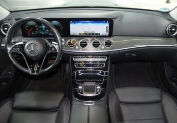 Mercedes Klasa E W213 Kombi Plug-in Facelifting 2.0 E300de 306KM 2021 Mercedes-Benz Klasa E 2.0 Hybryda Plug-in 306KM, zdjęcie 27