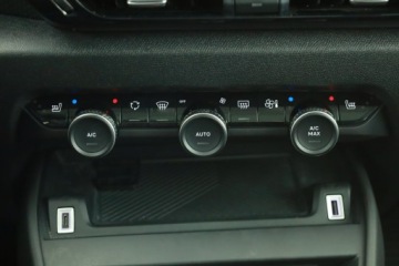 Citroen C4 III SUV 1.2 PureTech 156KM 2021 Citroen C4 1.2 PureTech, Salon Polska, zdjęcie 14