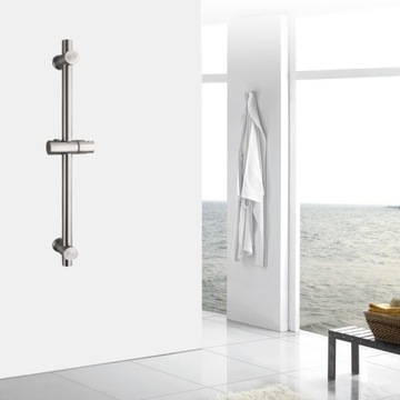 Душевая штанга, регулируемая по высоте и углу наклона.