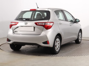 Toyota Yaris III Hatchback 5d Facelifting 2017 1.5 Dual VVT-iE 111KM 2020 Toyota Yaris 1.5 Dual VVT-i, Salon Polska, zdjęcie 4