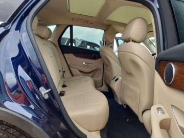 Mercedes GLC C253 2021 Mercedes-Benz GLC 300 4matic 2021 2.0 Benzyna 255KM, zdjęcie 10