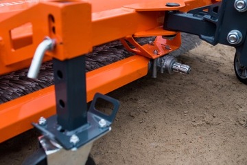 Подметальная машина ZW-120, привод от ВОМ, трехточечная навеска I/II.