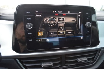 Volkswagen T-Roc I SUV Facelifting 1.5 TSI ACT 150KM 2022 Volkswagen T-Roc SalonPL 150KM TSI DSG Life 17 ZimowySiedzenia komfortoweV, zdjęcie 21