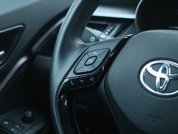 Toyota C-HR I Crossover Facelifting 1.8 Hybrid 122KM 2022 Toyota C-HR 1.8 Hybrid, Serwis ASO, Automat, zdjęcie 19