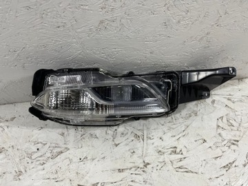 AT-134 TOYOTA YARIS CROSS HALOGEN PRAVÝ