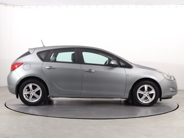 Opel Astra J Hatchback 5d 1.6 Twinport ECOTEC 115KM 2010 Opel Astra 1.6 16V, Klima, Klimatronic,ALU, zdjęcie 5