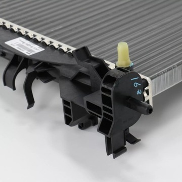 ALFA ROMEO GIULIETTA 2010- CHLADIČ VODY