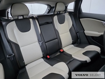 Volvo V40 II Cross Country Facelifting 2.0 T4 190KM 2018 Volvo V40 Salon PL FV23 Summum T4 AWD 190KM Skóra, zdjęcie 14
