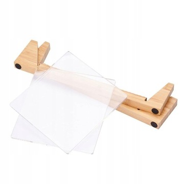 Современный виниловый проигрыватель с акрилом.