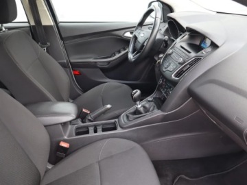 Ford Focus III Hatchback 5d facelifting 1.0 EcoBoost 125KM 2015 Ford Focus 1.0 EcoBoost, Salon Polska, Klima, zdjęcie 8
