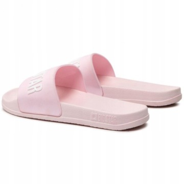 Женские большие звездные тапочки на пляжном бассейне после домашней резиновой пены