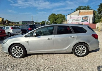 Opel Astra J Sports Tourer 1.4 Turbo ECOTEC 140KM 2012 Opel Astra Cosmo Grzane fotele140KM 1.4 Benzyna 140KM, zdjęcie 6
