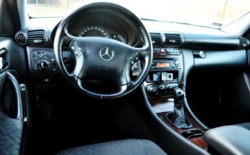 Mercedes Klasa C W203 Sedan W203 2.1 (C 220 CDI) 143KM 2004 Mercedes-Benz Klasa C Klimatyzacja, Tempomat, Zadbany, Serwisowany 2.1, zdjęcie 10