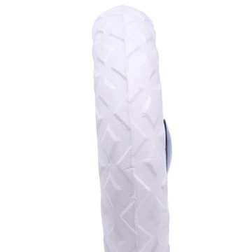 Круг для покупок в магазине рядом с белым до сумки для покупок