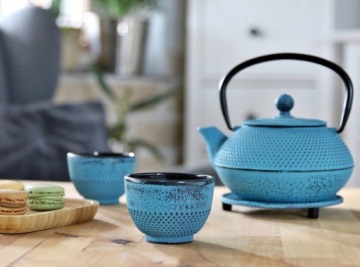 Набор чугунных чайников, чайник 0,8, нагреватель, стиральная машина, 2 чашки.