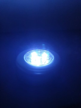 МАЛЕНЬКАЯ СВЕТОДИОДНАЯ ЛАМПА НА АККУМУЛЯТОРАХ С СЕНСОРНЫМ НАКРЕПЛЕНИЕМ