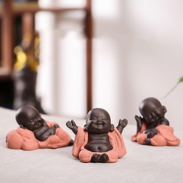 Mała ceramiczna figurka szczęśliwego Buddy Maitreya