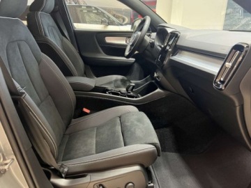 Volvo XC40 Crossover Facelifting 2.0 B4 197KM 2026 2.0 B4 Plus Black Edition (197 KM) Kamera o zasięgu 360, zdjęcie 13