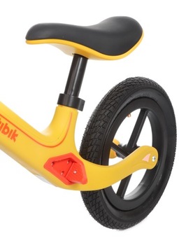 Легкий оранжево-желтый беговел для ребенка ростом 12 дюймов (2 года).