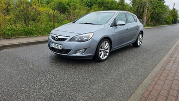Opel Astra J Hatchback 5d 2.0 CDTI ECOTEC 160KM 2011 Opel Astra Opel Astra J 2.0 CDTI 1 Wlasciciel Nawi Nowy rozrzad