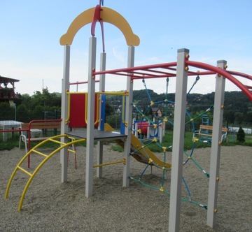 ПРЯМОЙ СОЕДИНИТЕЛЬ, СОЕДИНЯЮЩИЙ КРАСНУЮ СЕТОЧНУЮ ВЕРЕВКУ