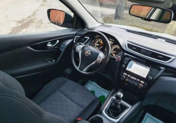 Nissan Qashqai II Crossover 1.2 DIG-T 115KM 2015 Nissan Qashqai Panorama Kamera 360 Hands Free GetHelp 1.2 Benzyna, zdjęcie 9