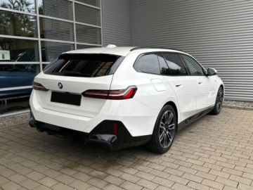 BMW Seria 5 G90-91 Touring 2.0 520d 197KM 2024 BMW Seria 5 Touring 520d xDrive Sport Combi 2.0 (197KM) 2024, zdjęcie 2