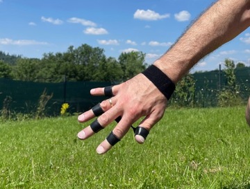 FINGER GRIPPER ПРОФЕССИОНАЛЬНЫЙ тренажер, улучшающий ловкость пальцев.