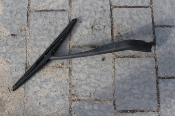 РЫЧАГ ЗАДНЕГО СТЕКЛООЧИСТИТЕЛЯ ЗАДНИЙ YARIS I II