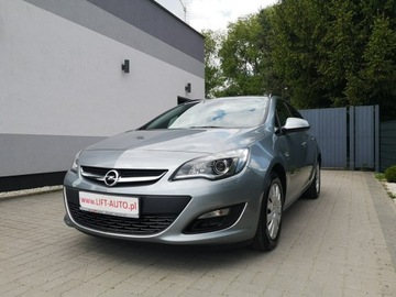 Opel Astra J Sports Tourer Facelifting 1.4 Turbo ECOTEC 140KM 2014 Opel Astra 1.4 16v 140KM Klimatronik Tempomat