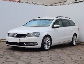 Volkswagen Passat B7 Variant 2.0 TDI CR DPF BlueMotion 140KM 2011 VW Passat 2.0 TDI, DSG, Navi, Klima, Klimatronic, zdjęcie 1