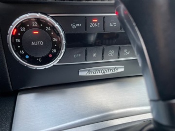 Mercedes Klasa C W204 Kombi T204 1.8 180 CGI BlueEFFICIENCY 156KM 2011 MERCEDES-BENZ KLASA C (W204) C 180 CGI (204.049) 156 KM, zdjęcie 16