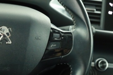 Peugeot 308 II SW Facelifting 1.5 BlueHDI 130KM 2019 Peugeot 308 1.5 BlueHDi, Salon Polska, zdjęcie 12