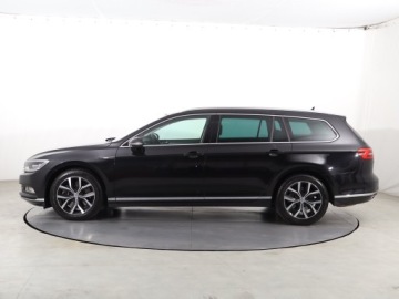 Volkswagen Passat B8 Variant 2.0 TSI BlueMotion Technology 280KM 2017 VW Passat 2.0 TSI, Salon Polska, Serwis ASO, 4X4, zdjęcie 2