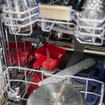 Квадратная пластиковая воронка для банок диаметром 52-85мм.