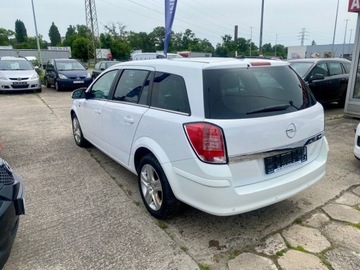 Opel Astra J Sports Tourer 1.7 CDTI ECOTEC 110KM 2010 Opel Astra 2X kola 1.7 Diesel 110KM, zdjęcie 9