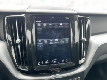 Volvo XC60 II Crossover T5 250KM 2018 Volvo XC 60 4x4 T5 Momentum 2018 kamera, zdjęcie 17