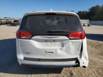 Chrysler Pacifica II 2018 Chrysler Pacifica Touring L 2018 3.6L 3.6 Benzyna 287KM, zdjęcie 2