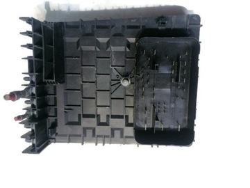 VW GOLF V 03-08r SKRZYNKA BEZPIECZNIKÓW 1K0937125C