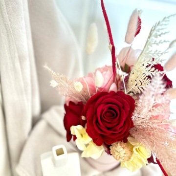 Эксклюзивная цветочная коробка MIX ETERNAL ROSES Красные розы ПИОНЫ в коробке