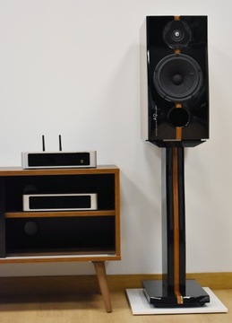 Drewniana szafka rtv RETRO szerokość 140 cm